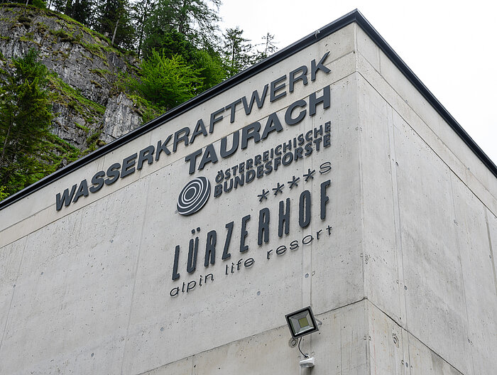 The inscribed facade of the Lürzerhof hydroelectric power station
