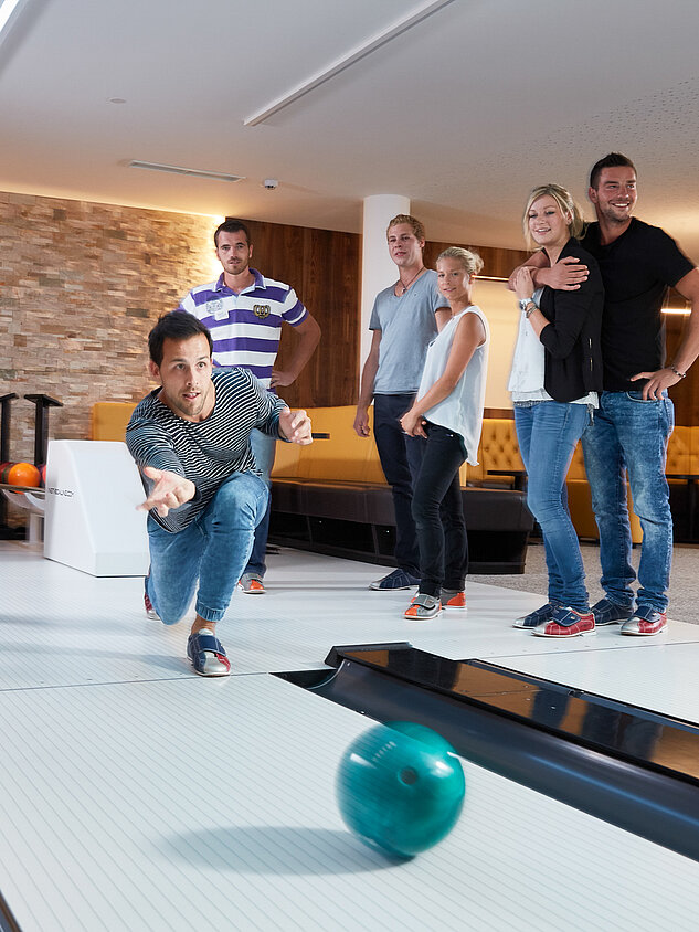 A group enjoys bowling at the Lürzerhof during their active vacation in Austria.
