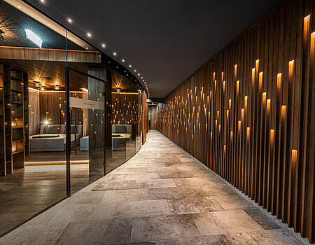 Elegant spa area with atmospheric lighting at the Lürzerhof wellness hotel in Salzburg.