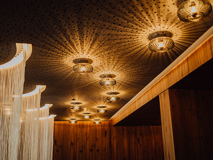 Atmospheric lighting in the Lürzerhof wellness hotel in Salzburg