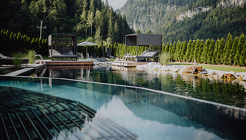 The outdoor pool in the adults-only area with comfortable loungers at the Lürzerhof wellness hotel in Salzburg