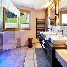 The bathroom at the Alpine Relax Lodge in the Lürzerhof wellness hotel in Salzburg