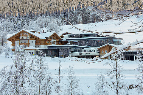Winter view of the Lürzerhof wellness hotel in Austria