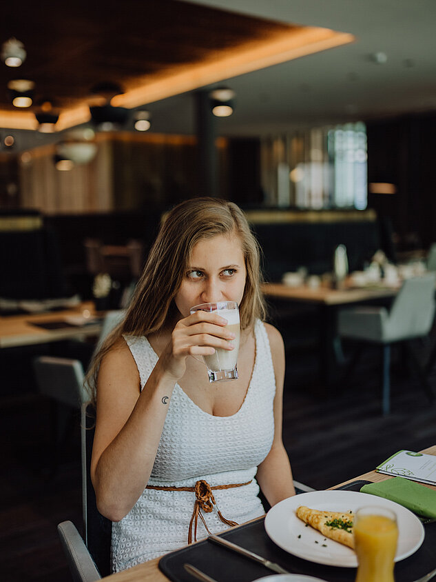 A woman enjoys breakfast at the Gourmet & Wellness Hotel Lürzerhof.