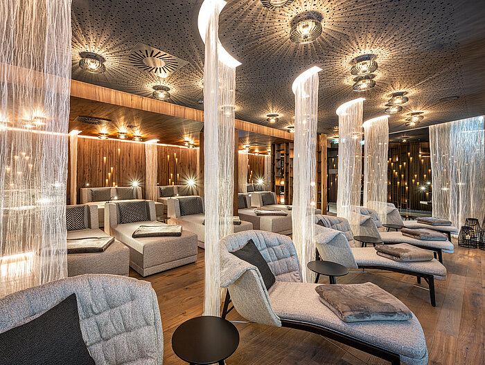 A cozy relaxation room at the Lürzerhof wellness hotel in Salzburg