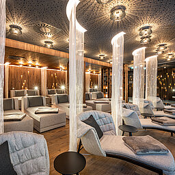 A cozy relaxation room at the Lürzerhof wellness hotel in Salzburg