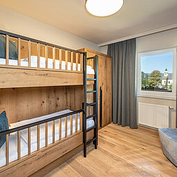 The children's room in the Mountain Family Plus family suite at the Lürzerhof