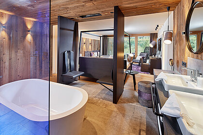The bathroom in the Alpin Family Lodge at the Lürzerhof wellness hotel in Salzburg