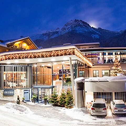 Adventzeit im Lürzerhof Besinnliche Adventstimmung – wenn die Kerzen leuchten und die Tage ihre besondere Ruhe finden ️ Winterwunderland vor der Haustür – ob Pistenzauber oder romantische...